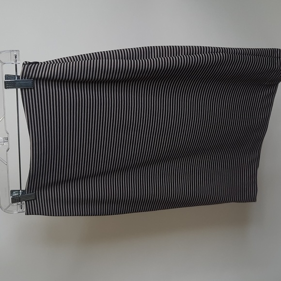 Ann Taylor Tan & Black Striped Pencil Skirt, Size 4P - Picture 2 of 5